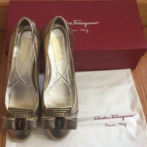 100% authentic Ferragamo Art Deco flats